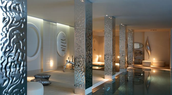 Living Coral Color - Swimming Pool