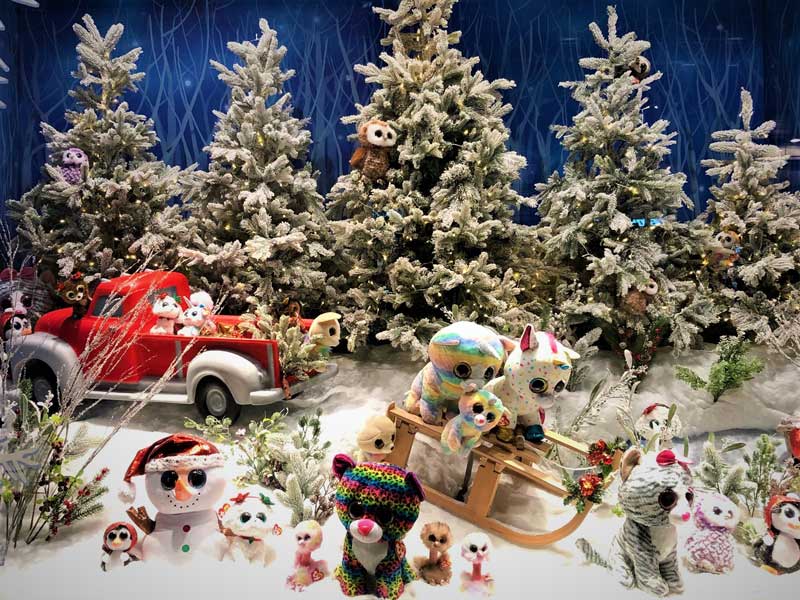 Christmas decoration: toys with small trees